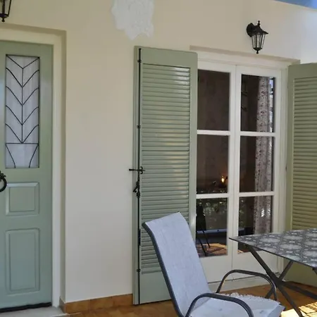 κέντρο ήσυχη κατοικία90τμ δίπλα στη θάλασσα Apartment *