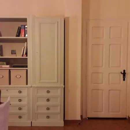 Apartment κέντρο ήσυχη κατοικία90τμ δίπλα στη θάλασσα Aegina