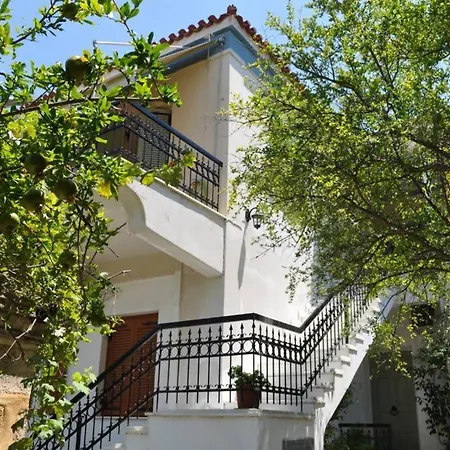 κέντρο ήσυχη κατοικία90τμ δίπλα στη θάλασσα *
