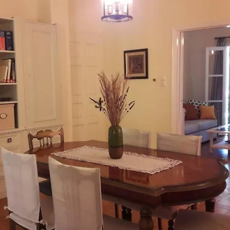 κέντρο ήσυχη κατοικία90τμ δίπλα στη θάλασσα Apartment