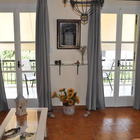 κέντρο ήσυχη κατοικία90τμ δίπλα στη θάλασσα Apartment Aegina