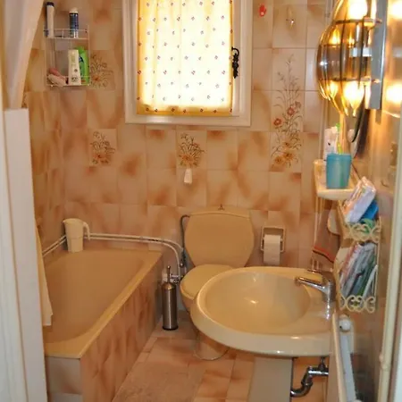 Apartment κέντρο ήσυχη κατοικία90τμ δίπλα στη θάλασσα *