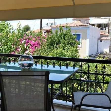 κέντρο ήσυχη κατοικία90τμ δίπλα στη θάλασσα *